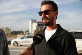 Avukat cübbesi giyip araç tanıtımı yapan galerici: "Sadece farklı, dikkat çekici bir tanıtım olsun diye uğraştık"