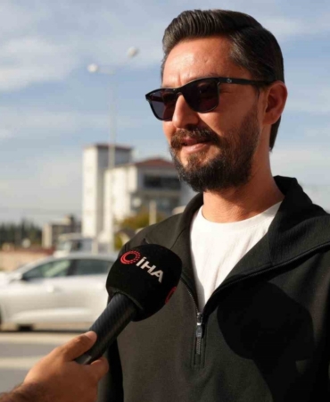 Avukat cübbesi giyip araç tanıtımı yapan galerici: "Sadece farklı, dikkat çekici bir tanıtım olsun diye uğraştık"