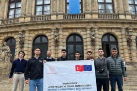 Aydınlı liselilerden elektrikli araç şarj istasyonu alanında uluslararası başarı