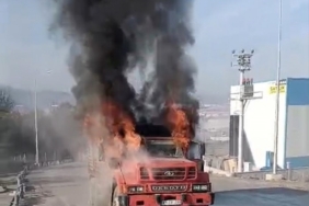 Aynı noktada yarım saat arayla iki kamyon yandı