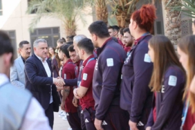 Bakan Bak, Suudi Arabistan’da milli sporcularla bir araya geldi