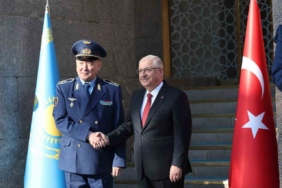 Bakan Güler, Kazakistan’ın Savunma Bakanı Dauren Kosanov ile görüştü