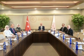 Bakan Uraloğlu: "Sosyal medyada gençlerimizin dijital dünyada daha güvenli yer alabilmelerini sağlamak için yapılabilecekleri ele aldık"