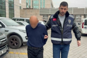 Bakıcı olarak evine gittiği yaşlı adamın cebinde 8 bin lira bulunan montu çaldı