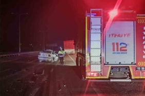 Balıkesir’de otomobil tıra arkadan çarptı; 1 ölü