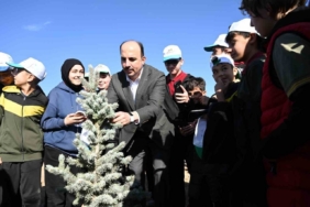 Başkan Altay "Geleceğe Nefes Konya’ya Hayat" programında öğrencilerle fidan dikti