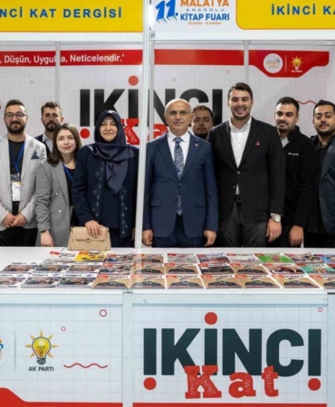Başkan Er, Malatya Anadolu Kitap ve Kültür Fuarı’nda stantları gezdi
