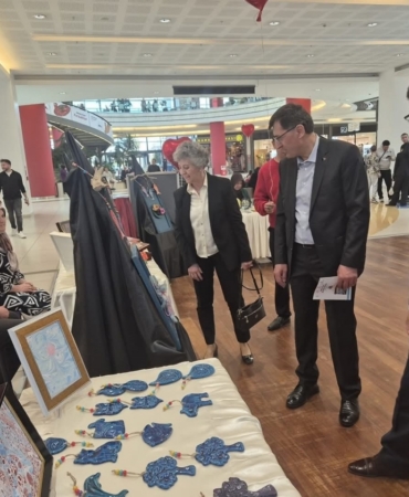 Başkan Kahveci, özel çocukların eserlerini inceledi