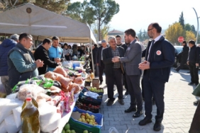 Başkan Tatık Gazze için düzenlenen hayır çarşısını gezdi