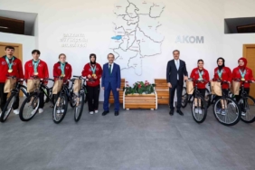 Başkan Yusuf Alemdar Çin’de tarih yazan dünya şampiyonlarını ağırladı