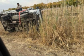 Batman’da kayan kamyonet devrildi: 5 kişi kazadan burnu kanamadan kurtuldu