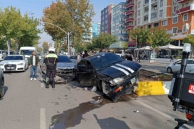 Batman’da kontrolden çıkan otomobil orta refüje çıktı