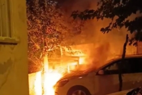 Batman’da park halindeki otomobil alev aldı