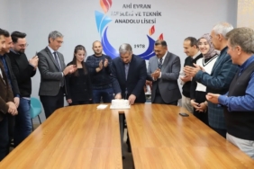 Bayburt’ta emekliye ayrılan müdüre veda programı