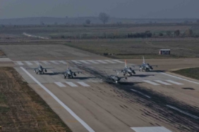 Bayraktar KIZILELMA "hava-hava" füzesiyle hedefi vurdu