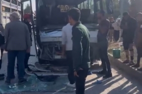 Biri işçi servisi 3 aracın karıştığı kazada 4 kişi yaralandı