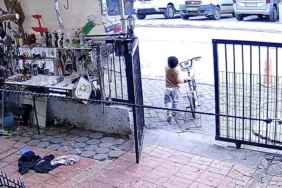 Bisikletini çalan çocuklara üzülen adam "İsteselerdi verirdim, böyle yapmalarına üzüldüm" dedi
