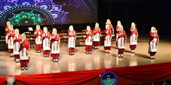 Bolu’da öğretmenlerden unutulmaz kültür ve sanat gecesi