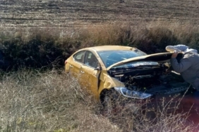 Bolu’da ticari taksi tarlaya uçtu