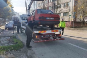 Bolu’da uzun süredir park halindeki hurda araçlar toplanıyor