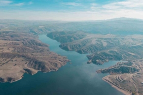 Bozkırın ortasında mest eden mavi