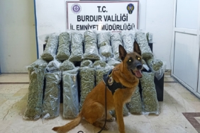 Burdur’da 36 kilo skunk maddesi ele geçirildi, operasyon görüntülüleri film sahnelerini aratmadı