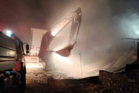 Burdur’da alev alev yanan ev kullanılamaz hale geldi