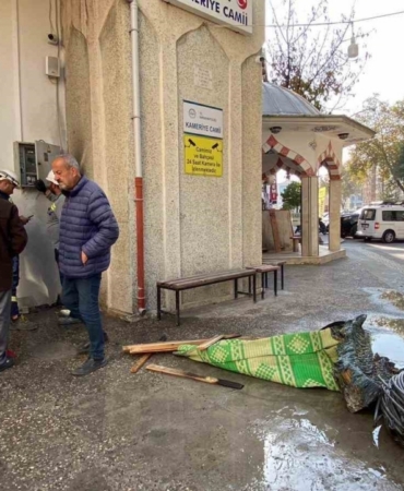 Burdur’da cami minaresinde yangın korkuttu