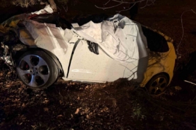 Burdur’da kamyonet ile çarpışan otomobil hurdaya döndü: 1 ölü, 1 yaralı