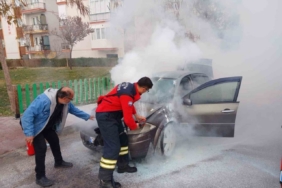 Burdur’da seyir halindeki otomobil yandı