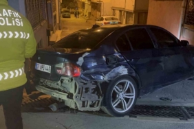 Bursa’da "dur" ihtarına uymayan sürücü 5 kilometre kaçtı: 3 araca ve duvara çarptı