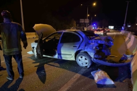 Bursa’da feci kaza: Bariyere çarpıp takla attı, 2 yaralı