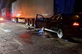 Bursa’da otomobil park halindeki tıra arkadan çarptı: 1 ağır yaralı