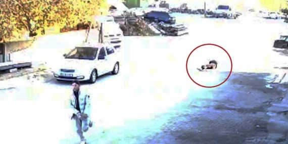 "Çakmak" bahanesiyle yaklaşıp bıçakladı: O anlar kamerada