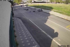 Çarpışan motosikletlerin sürücüleri yere savruldu: O anlar kamerada