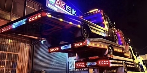 Çekici operatöründen şaşırtan gösteri: Bir çekicinin üzerine 3 çekici yükledi