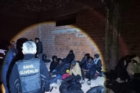 Çeşme’de 27 düzensiz göçmen yakalandı