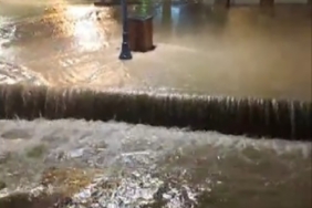 Çeşme’de etkili sağanak: Adeta denizle kara birleşti