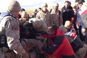 Çoban kendisini koyunların arasında sıcaklığını muhafaza ederek hayatta kalmış