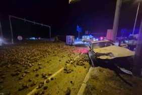 Çorum’da şeker pancarı yüklü tır ile otomobil çarpıştı: 3 yaralı