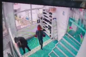 Cuma namazı için geldiği camide kalp krizi geçirdi: O anlar kamerada