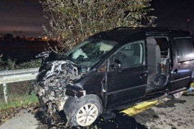 D-140’da kaza yapan araçlar hurdaya döndü: 1 ölü, 2 yaralı