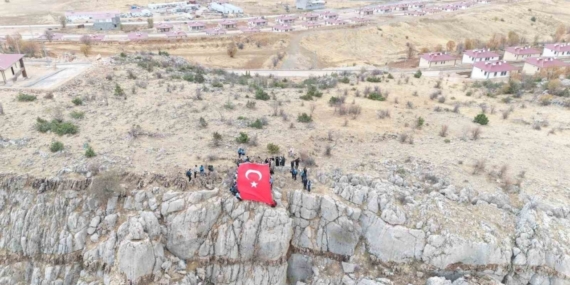 Dağların zirvesinde gençlik buluşması