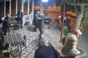 Depreme kahvehanede yakalanan vatandaşların panik hali kamerada