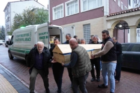 Dere yatağında cenazelerine ulaşılan anne ve oğlunun cenazesi ilçeye getirildi