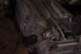 Devrilen otomobildeki kadın öldü, eşi ve oğlu yaralandı