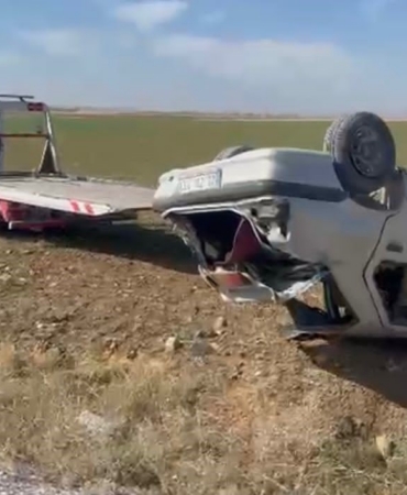 Devrilen otomobilin sürücüsü yaralandı