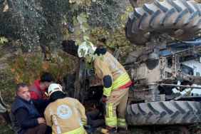 Devrilen traktörün altında kalan çiftçi hayatını kaybetti