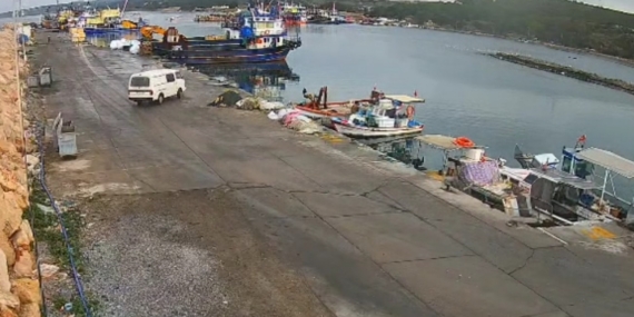 Direksiyon hakimiyeti kaybolan araç denize uçtu