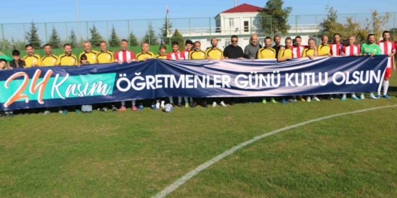 Diyarbakır’da 24 Kasım Öğretmenler Günü dolayısıyla dostluk maçı yapıldı